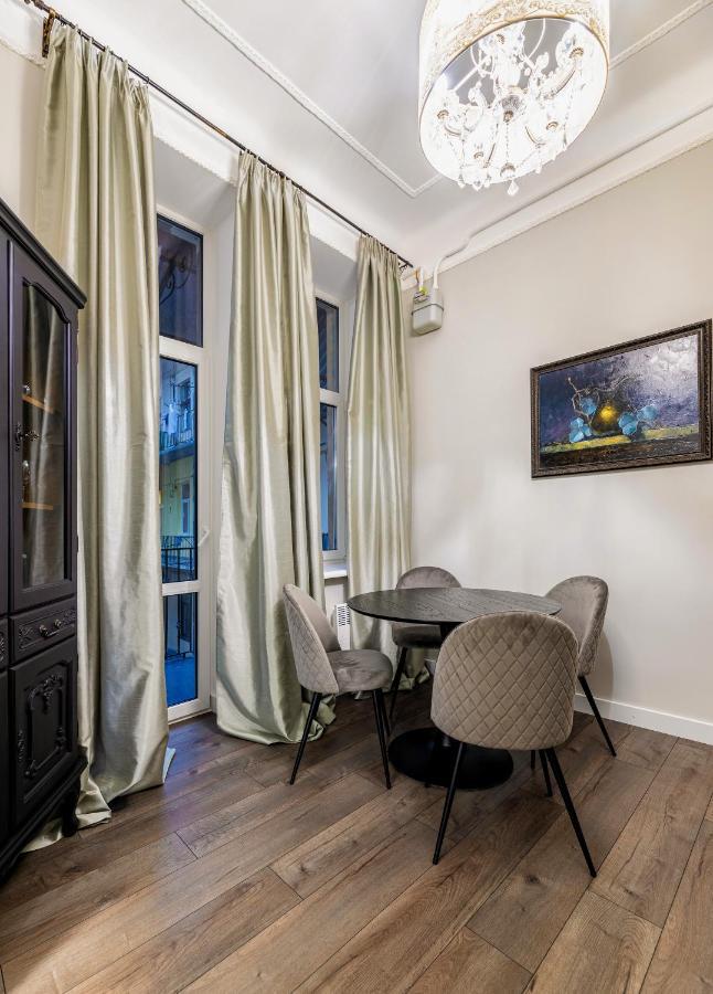 3 Room Apartments , Rohatyntsyv Street Lviv Dış mekan fotoğraf
