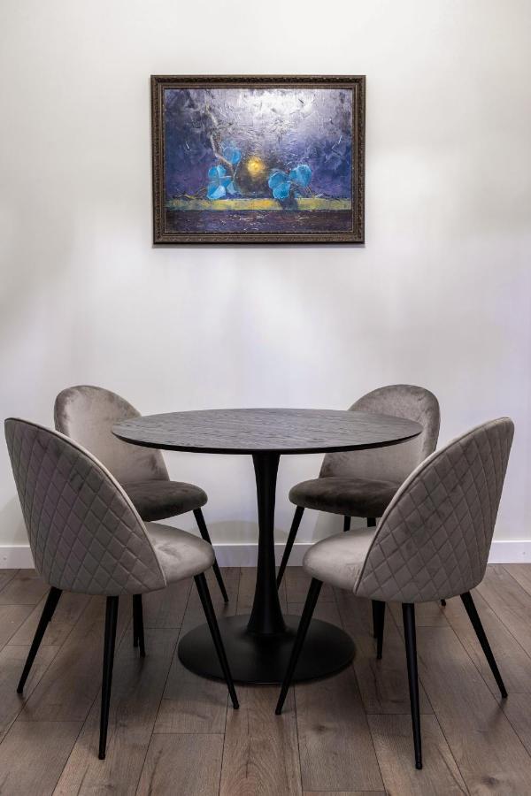 3 Room Apartments , Rohatyntsyv Street Lviv Dış mekan fotoğraf