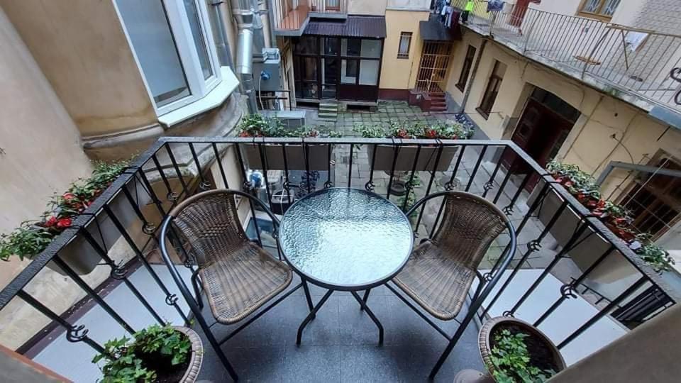 3 Room Apartments , Rohatyntsyv Street Lviv Dış mekan fotoğraf